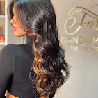 Castanho iluminado em cabelo longo